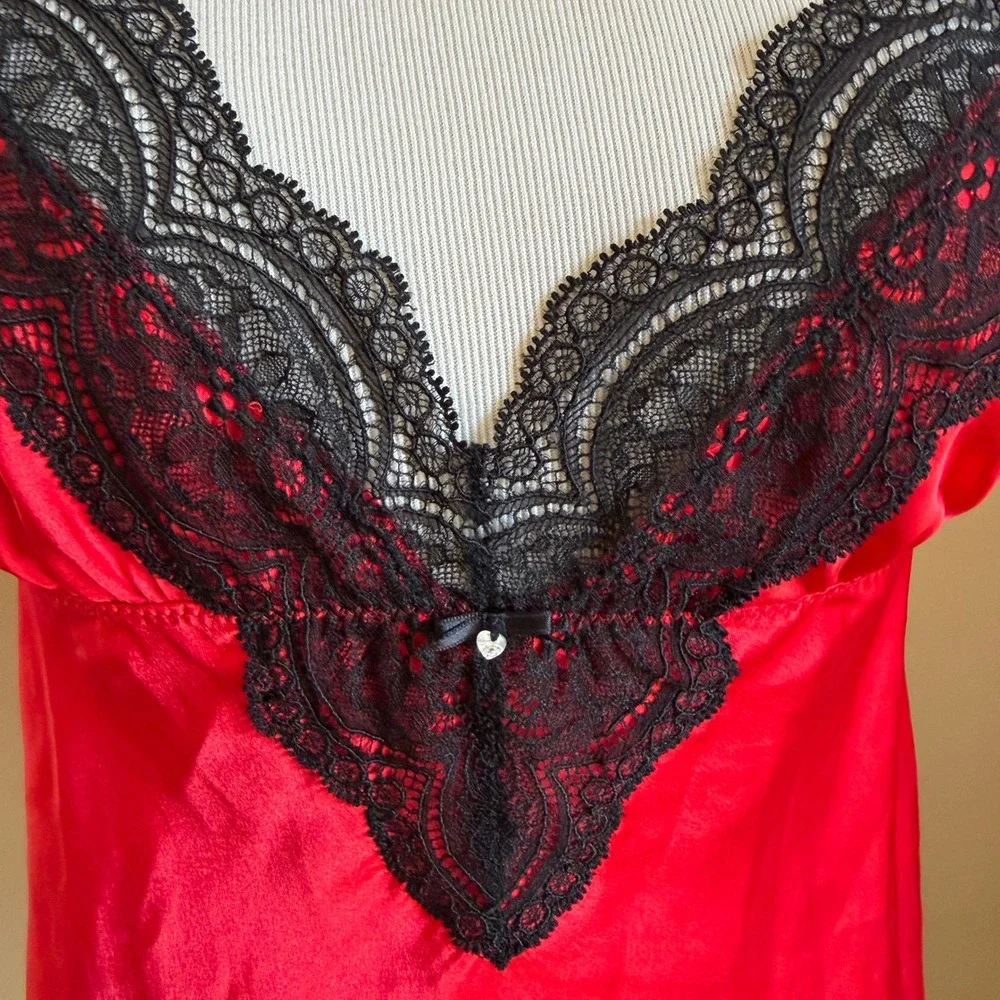 ❤️ Victoria's‎ Secret Red Satin Cami — Black Lace Trim Small Lingerie Top 🖤